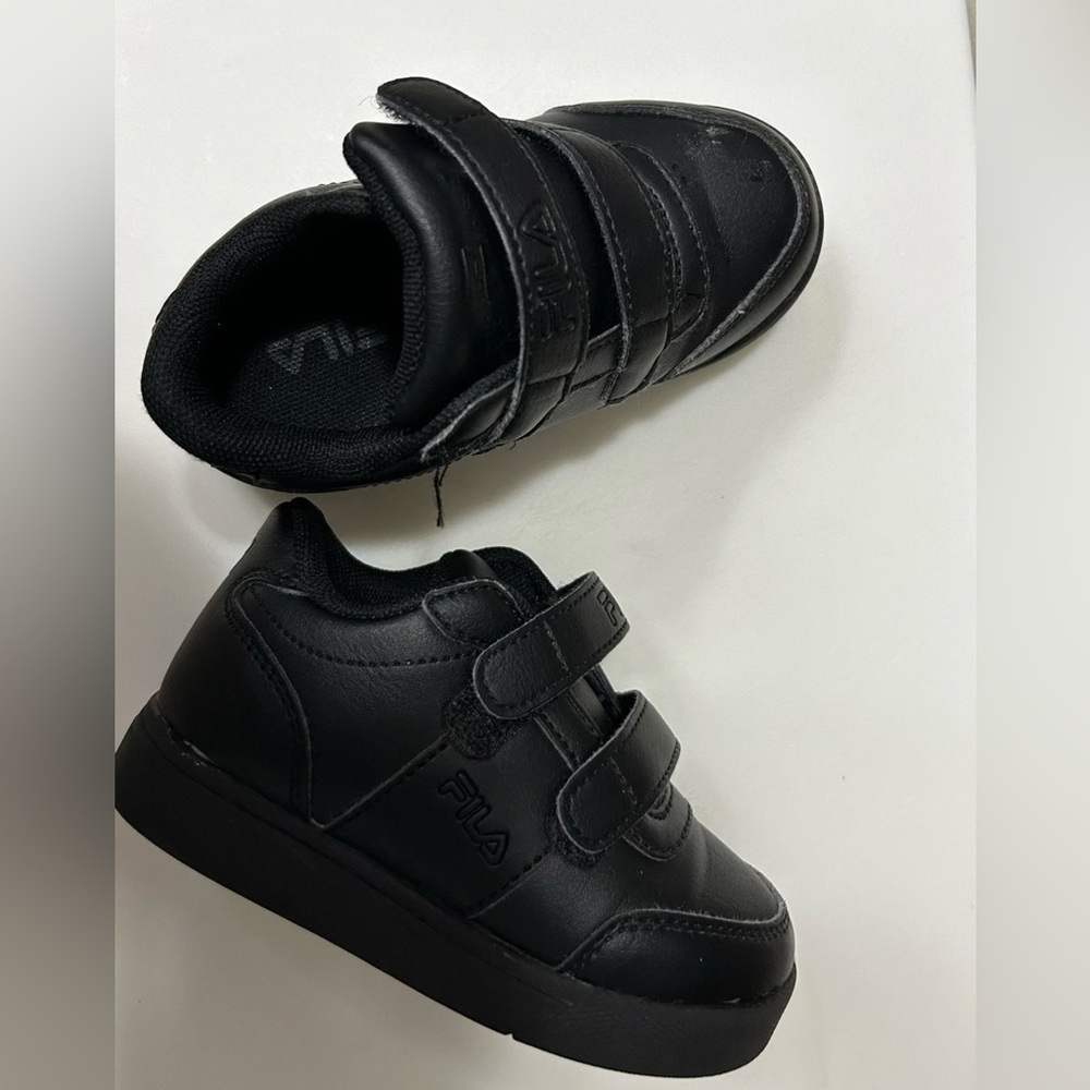 Fila Boys Sneakers Black Size 7M Strap Athletic Shoes